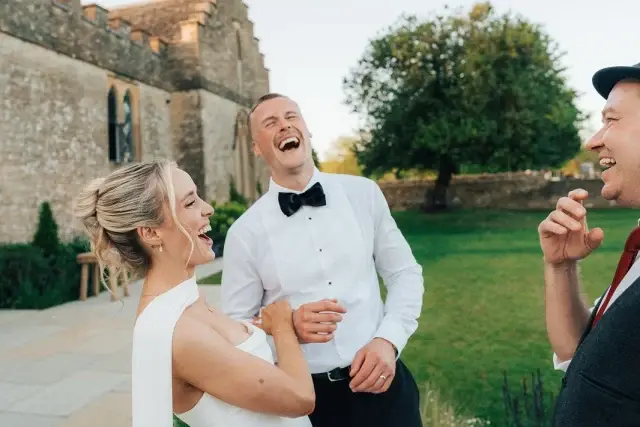 Cocktail hour reactions from an epic wedding for Catherine and Elliot @yardspaceivylodge  @crippsandco big shout out to @joshuapenrosephotography for capturing all these beautiful images. .
.
.
.
.
.
.
.
#darrencampbellmagician #ivylodgewedding #joshuapenrosephotography #darrencampbellmagic #cocktailhourmagic